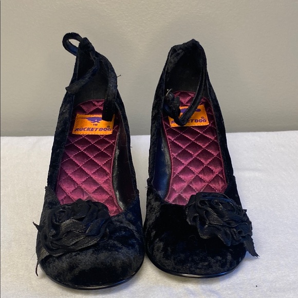 Rocket Dog Black Velvet Heels with Ruffle Accent – Size 8.5 - Picture 3 of 8